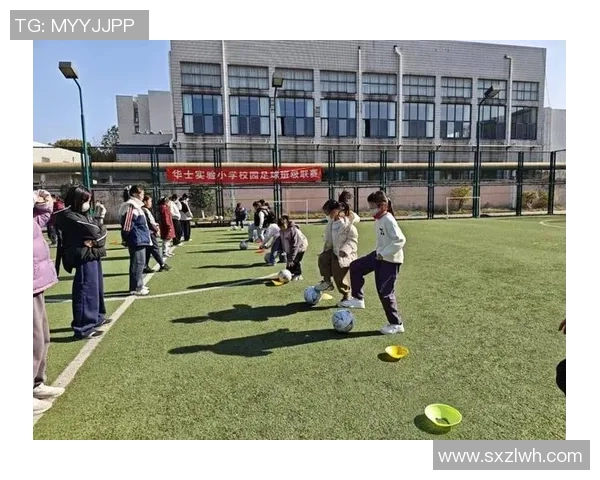 享受激情四溢的踢足球氛围带来的团队合作与友谊的力量