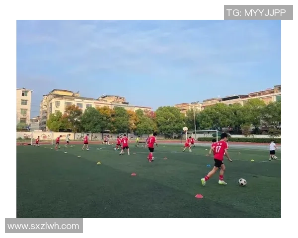 真实足球瞬间捕捉展现激情与梦想的完美画面 真实足球瞬间捕捉展现激情与梦想的完美画面